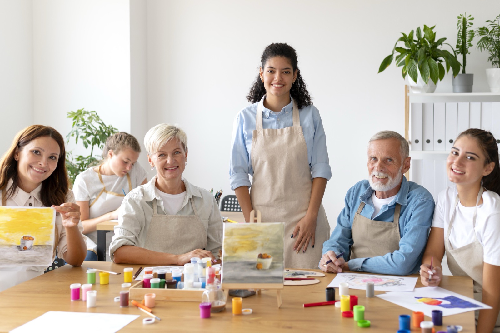 Taller de pintura creativa con jóvenes y personas mayores - área CREA